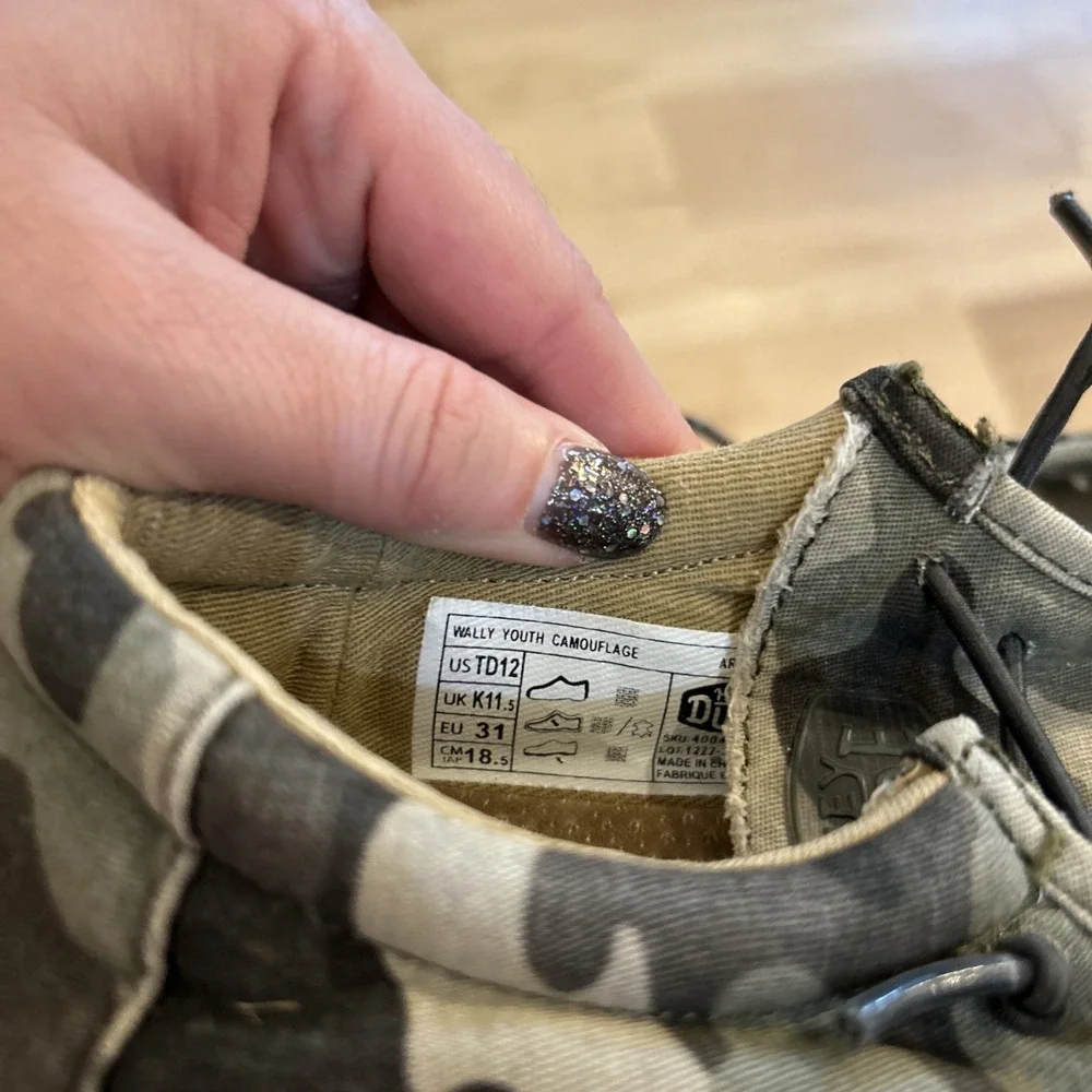Youth Size 12 Hey Dudes Camo Slip On Shoes